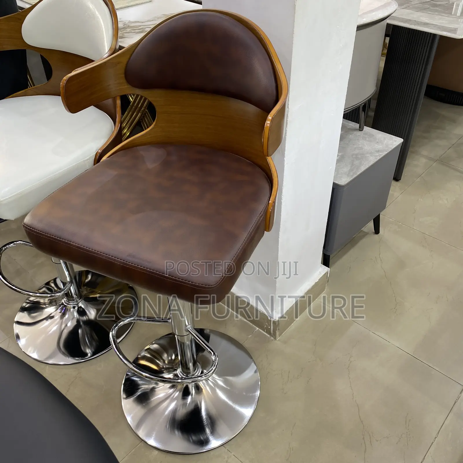 Adjustable High Bar Stool