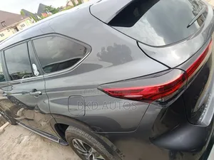 Toyota Highlander XLE AWD 2023 Gray