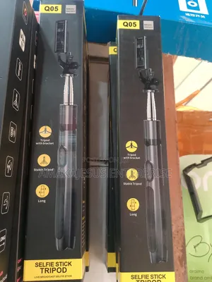 Q05 Selfie Stick Tripod Stand Remote