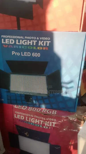 Pro Led 600 Light Kit + Tripod Stand + Batteries