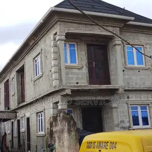 6bdrm Block of Flats in Beesam Estate, Mafoluku for sale