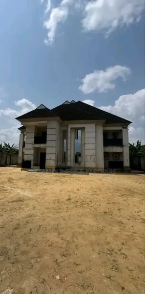 5bdrm Duplex in Victory Estate, Off for sale
