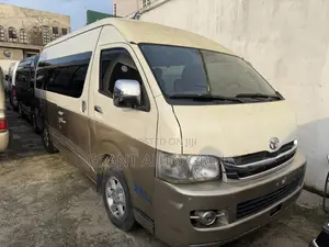 Toyota HiAce 2013 Gold