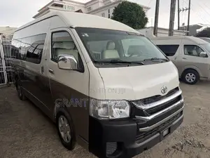 Toyota HiAce 2016 Gold