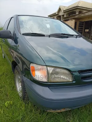 Delivery Bus (Sienna)