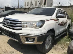 Toyota Hilux 2020 White
