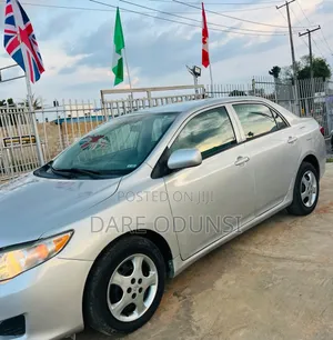 Toyota Corolla LE 4dr Sedan (1.8L 4cyl 4A) 2010 Silver