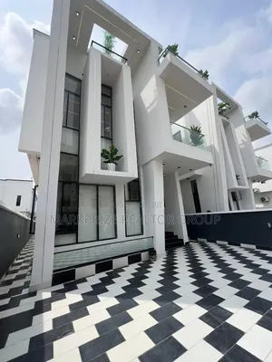 5bdrm Duplex in Chevron for sale