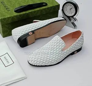 Latest Design Classic White Flat Shoes