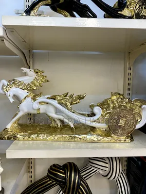 Modern Resin Horse Creative Walking Horse Sculptures Centretable Deco