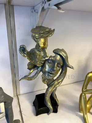 ￼ Gold Figurine Kissing Couple Ornament Figurine Decor