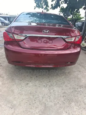 Hyundai Sonata SE 2.0T Sedan FWD (2.0L 4cyl 6A) 2011 Red