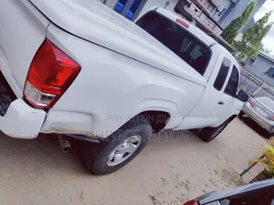 Toyota Tacoma 2017 White