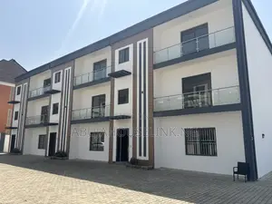 5bdrm Duplex in Jahi. Y Gilmore for sale