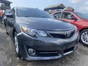 Toyota Camry SE 4dr Sedan (2.5L 4cyl 6A) 2014 Gray