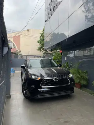 Toyota Highlander Limited 2021 Black