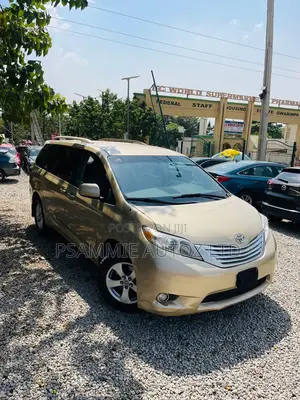 Toyota Sienna 2011 Gold