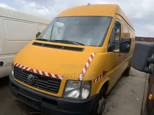 Volkswagen LT 2000 Yellow