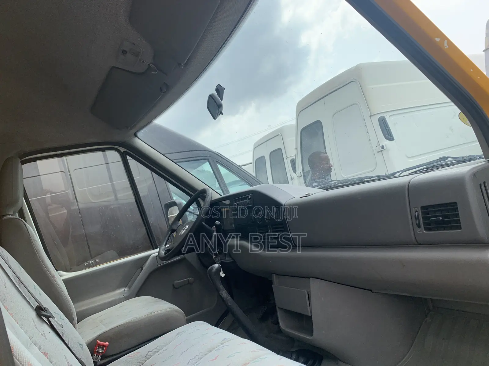Volkswagen LT 2000 Yellow