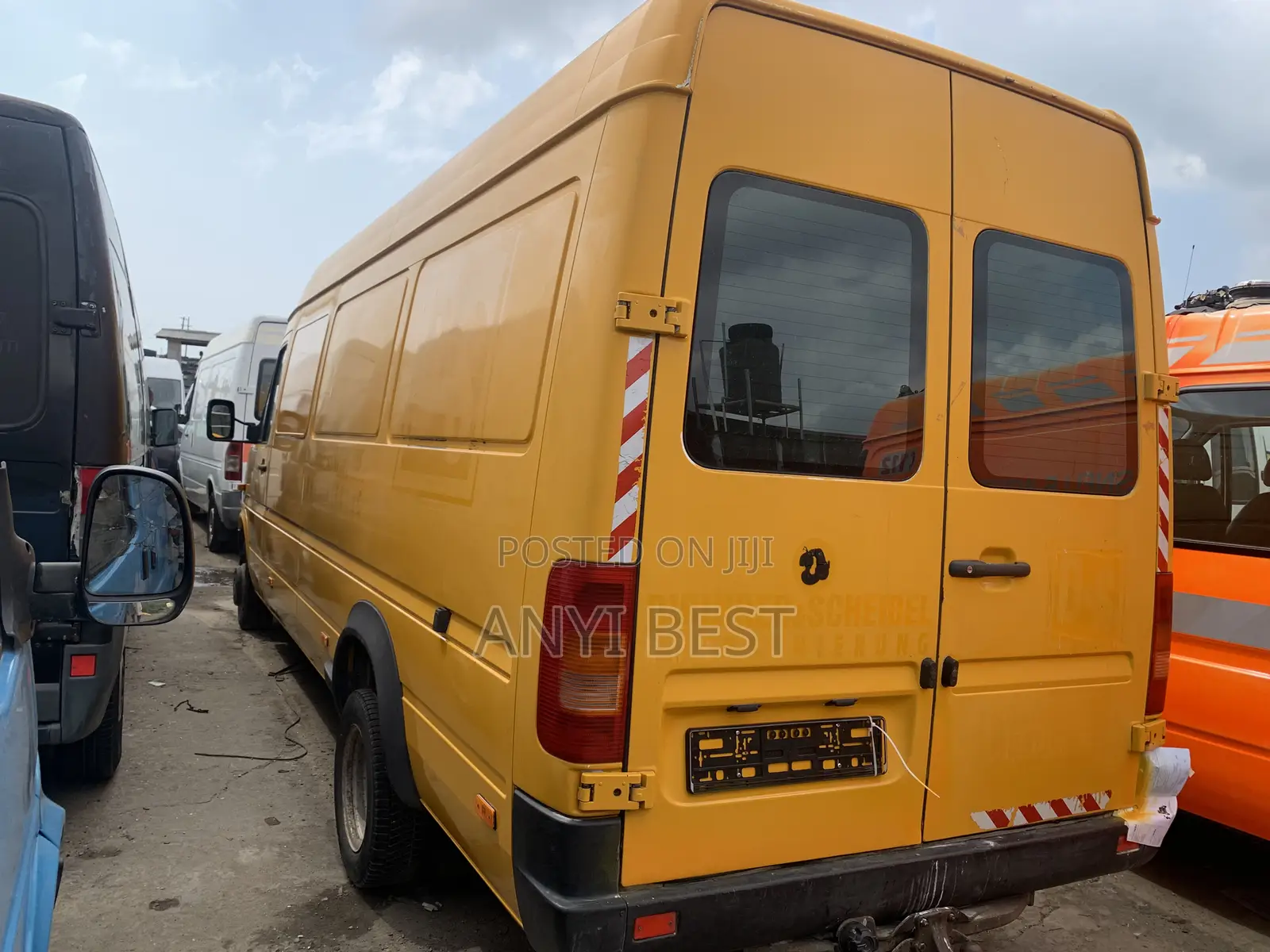Volkswagen LT 2000 Yellow