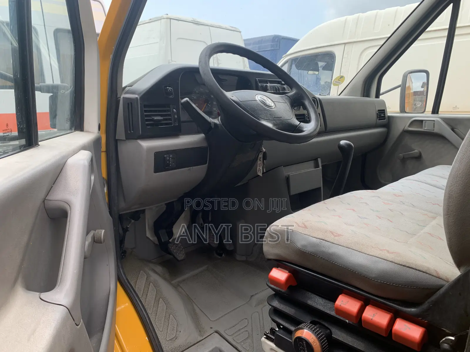 Volkswagen LT 2000 Yellow