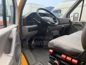 Volkswagen LT 2000 Yellow