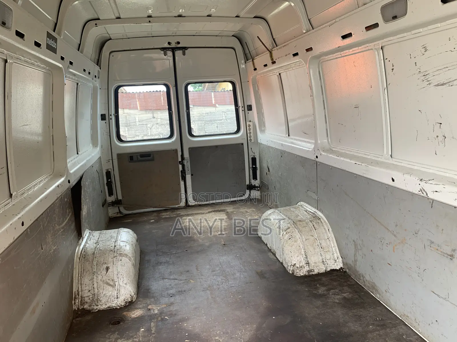 Volkswagen LT 2000 Yellow