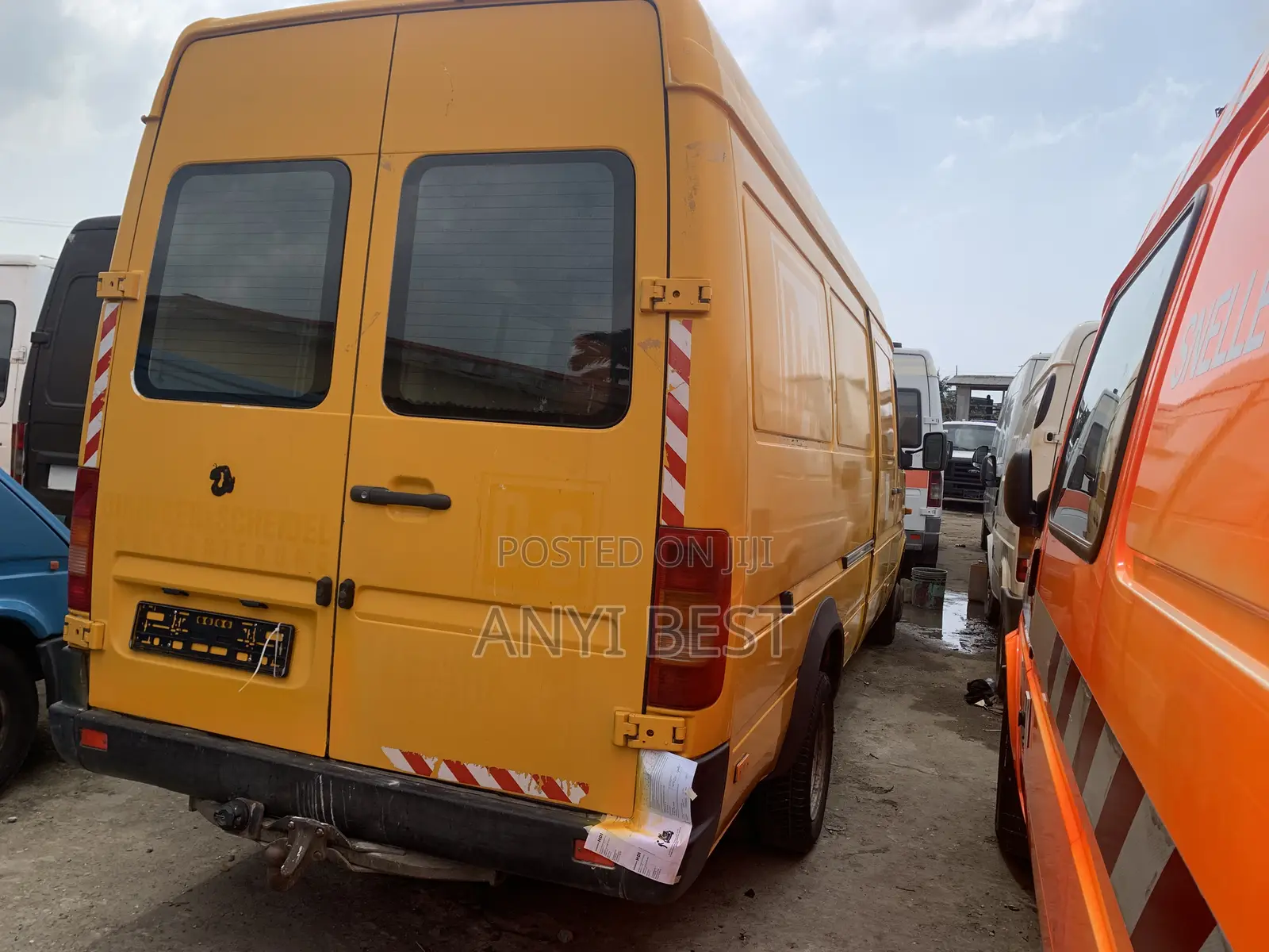 Volkswagen LT 2000 Yellow