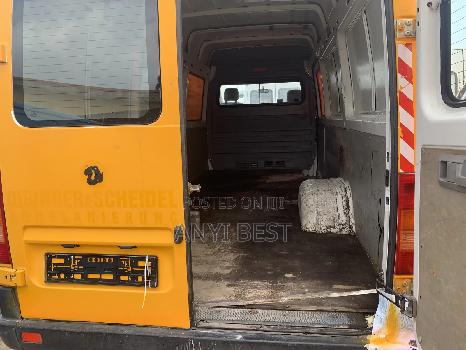 Volkswagen LT 2000 Yellow