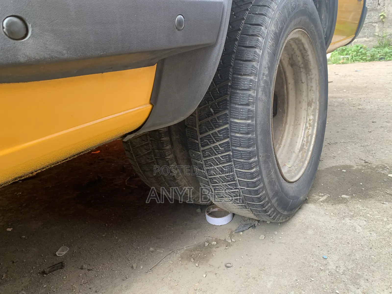 Volkswagen LT 2000 Yellow