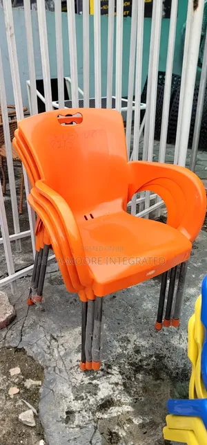 Iron Legs Plastic Chairs With Armrest