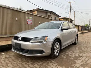 Volkswagen Jetta SE 4dr Sedan w/Connectivity (1.8L 4cyl Turbo 5M) 2014
