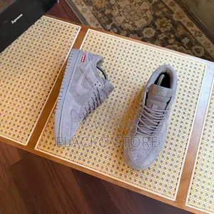 Original Supreme X Nike Sb Dunk Low Wolf Grey Sneakers