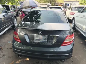 Mercedes-Benz C300 Luxury 4Matic Sedan AWD (3.0L 6cyl 7A) 2011 Gray