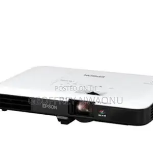 Epson|3,000 Lumens|Portable Projector With Remote +Free Projector Bag