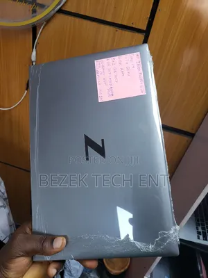 New Laptop HP ZBook Firefly G8 16GB Intel Core I7 SSD 512GB