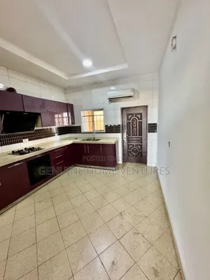 3bdrm Penthouse in Lekki Phase 1 for rent