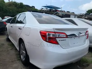 Toyota Camry SE 4dr Sedan (2.5L 4cyl 6A) 2013 White