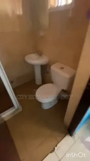 3bdrm Duplex in City Estate, Life Camp for rent