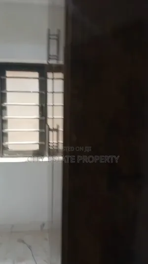 2bdrm Block of Flats in City Estate, Apo District for rent