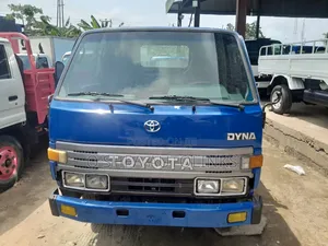 2002 Model Toyota Dyna Truck