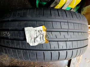 275/50r20 Dunlop Tire