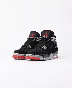 *Nike Air Jordan 4 Bred*