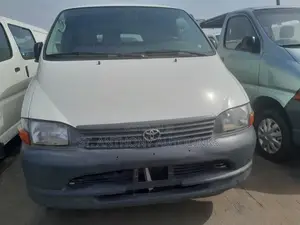 Toyota HiAce 2005 White
