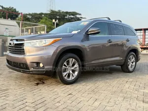 Toyota Highlander XLE 4dr SUV (3.5L 6cyl 6A) 2015 Brown