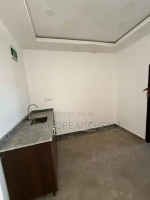 Studio Apartment in Main Mabushi for rent