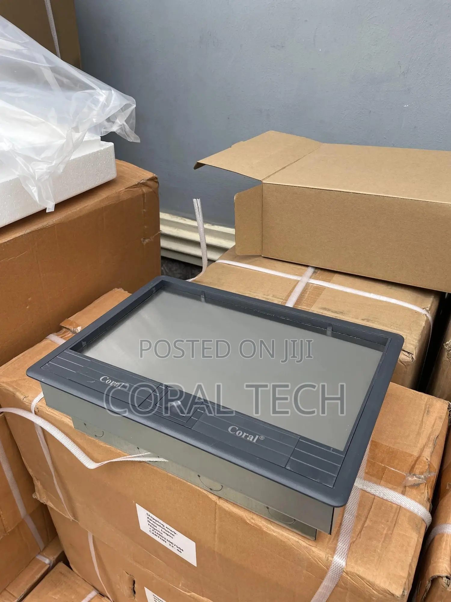 12 Way Floor Socket