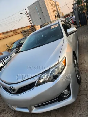 Toyota Camry SE 4dr Sedan (2.5L 4cyl 6A) 2014 Silver