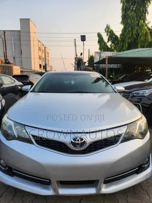 Toyota Camry SE 4dr Sedan (2.5L 4cyl 6A) 2014 Silver