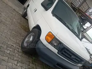 Ford E350 2006 White